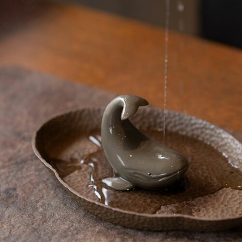 handmade-qing-hui-duanni-water-spraying-whale-tea-pet-1