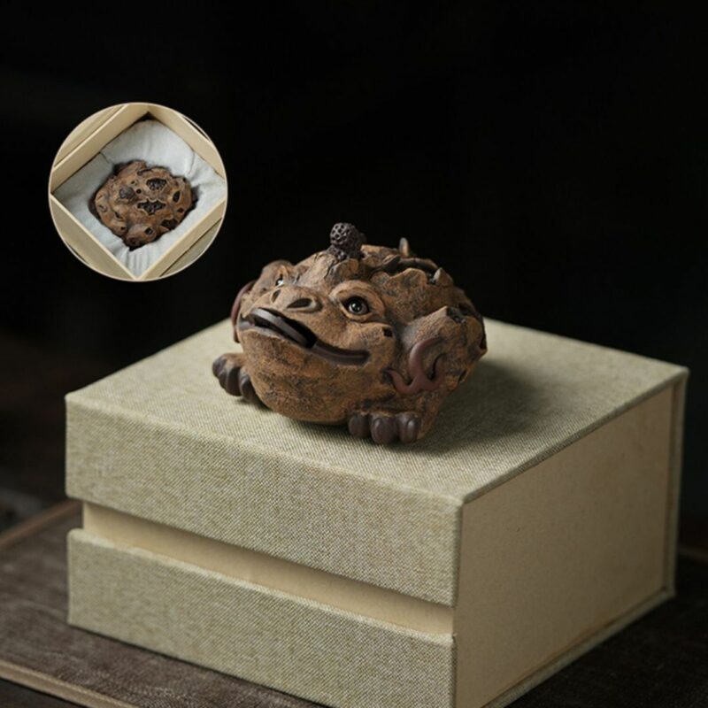 handmade-tree-bark-money-toad-tea-pet-8
