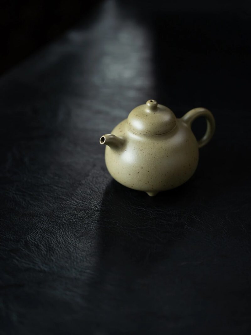 handmade-ben-shan-duanni-dou-qing-ru-ding-160ml-yixing-teapot-2