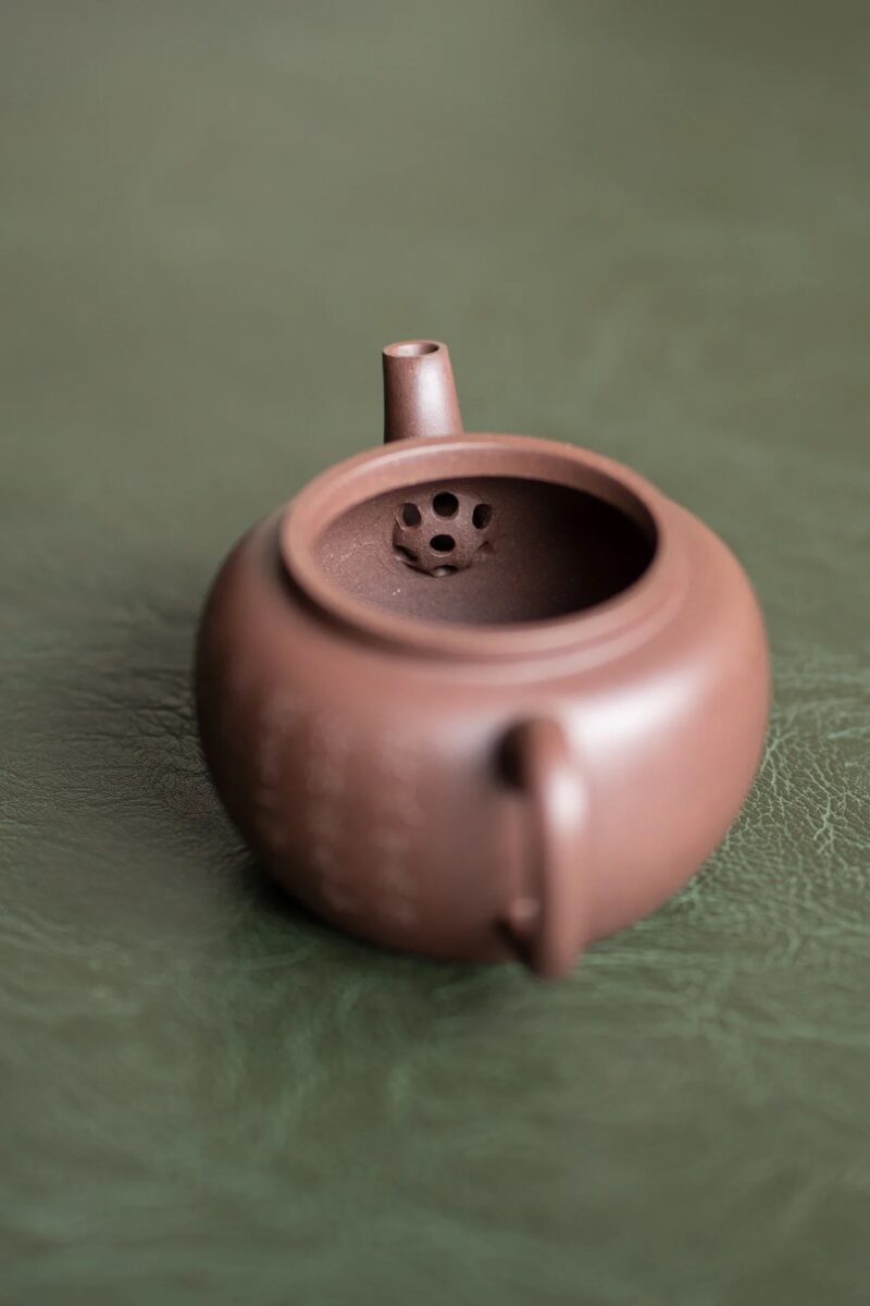 zini-xing-you-heng-tang-flat-lid-lian-zi-170ml-yixing-teapot-11