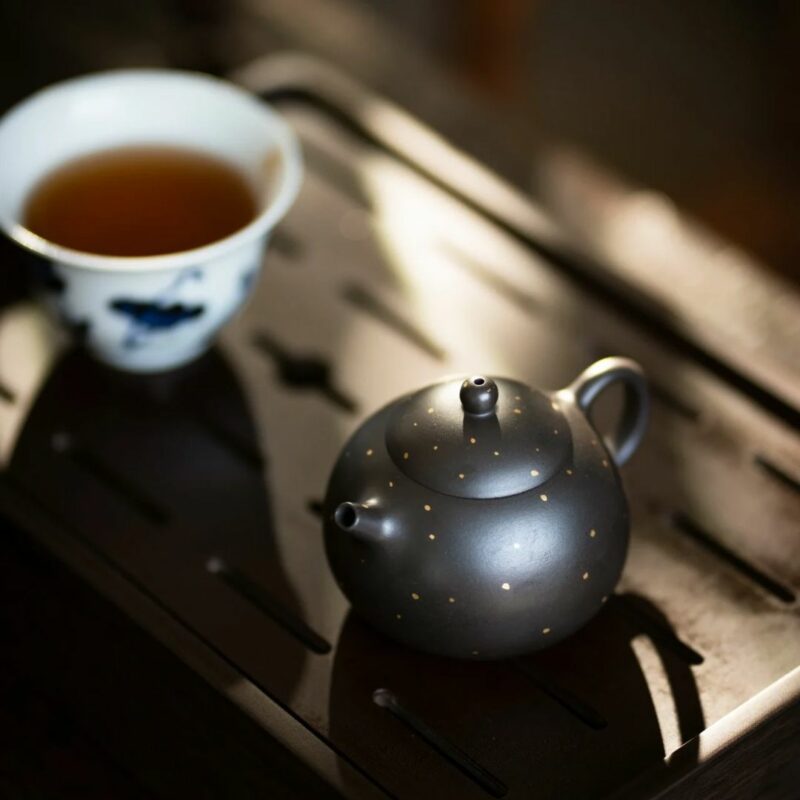half-handmade-hei-xin-tu-dou-kou-xi-shi-150ml-yixing-teapot-2