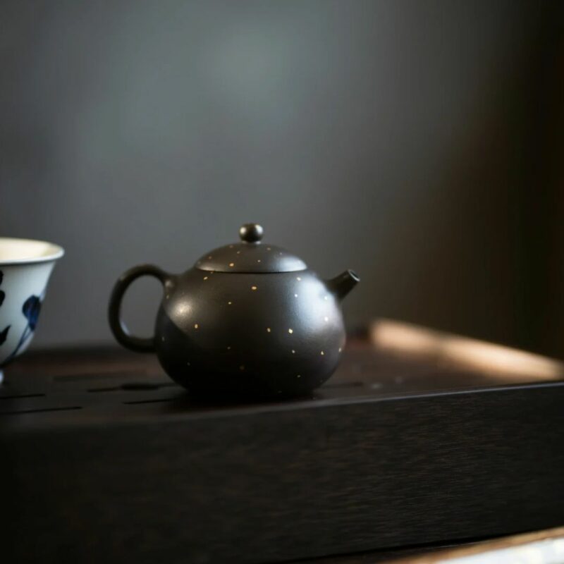 half-handmade-hei-xin-tu-dou-kou-xi-shi-150ml-yixing-teapot-3