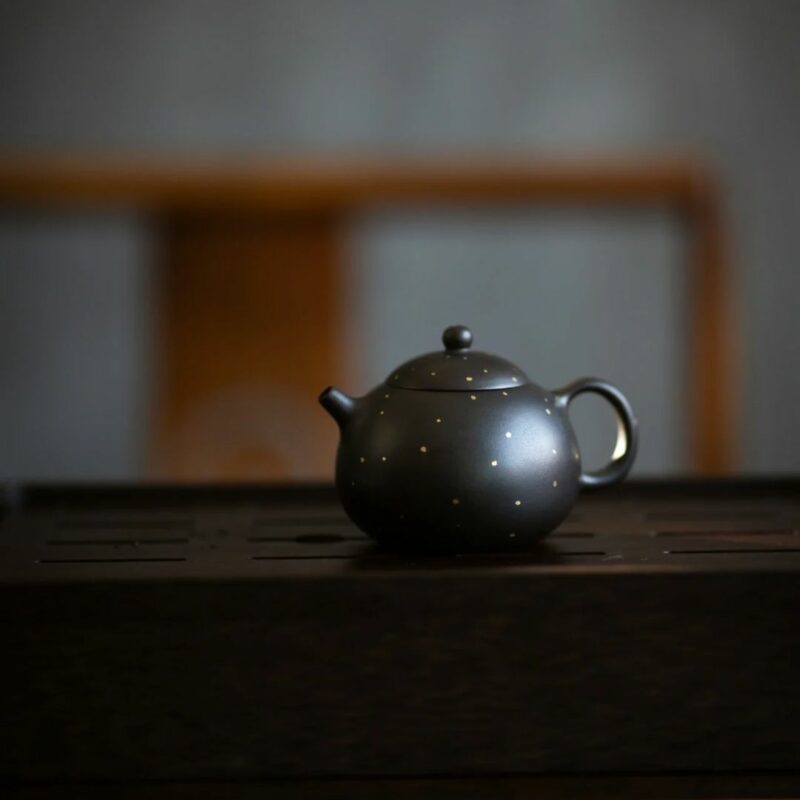 half-handmade-hei-xin-tu-dou-kou-xi-shi-150ml-yixing-teapot-4