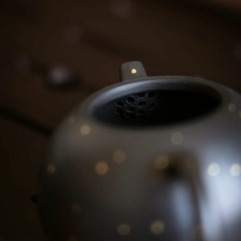half-handmade-hei-xin-tu-dou-kou-xi-shi-150ml-yixing-teapot-9
