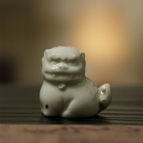 creative-white-porcelain-chinese-lion-tea-pet-1