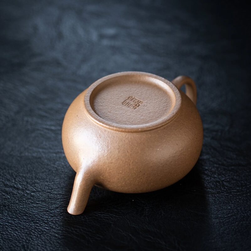 half-handmade-aged-duanni-xiang-yu-gong-deng-130ml-yixing-teapot-9