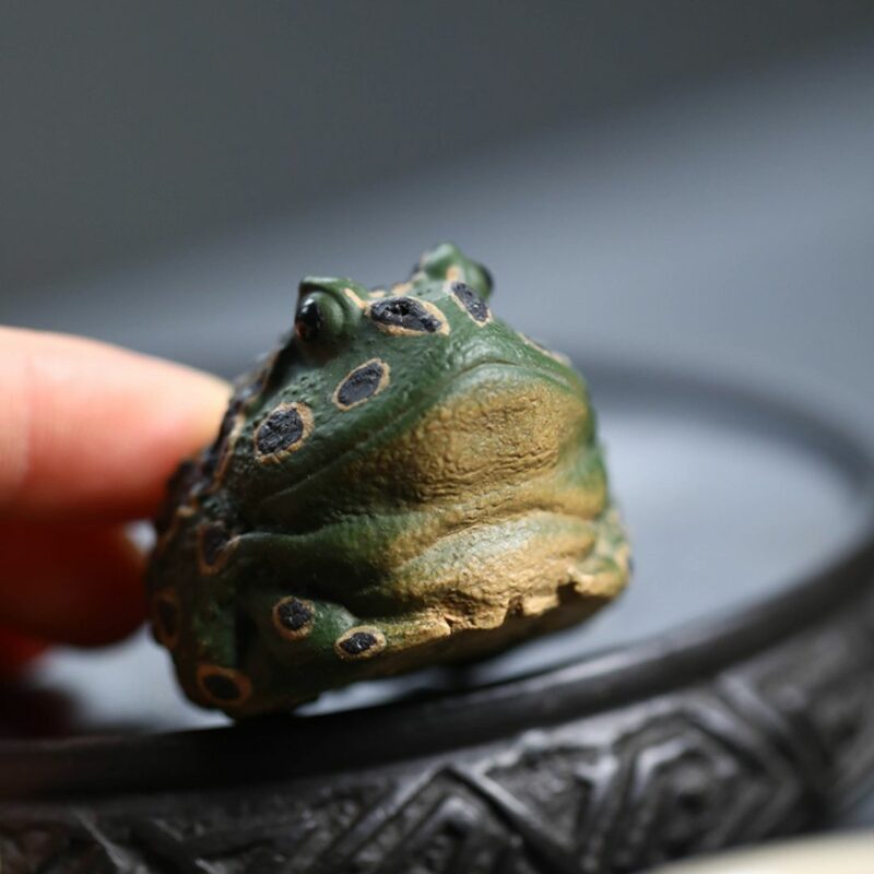 handmade-zisha-yixing-clay-horned-frog-tea-pet-2