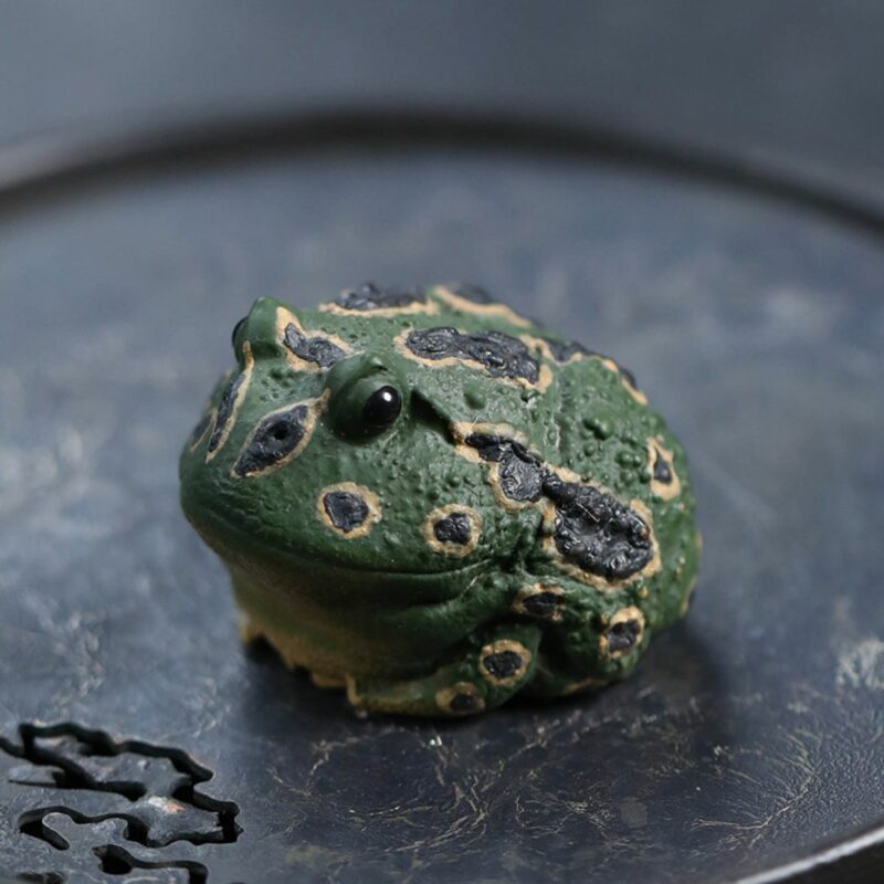 handmade-zisha-yixing-clay-horned-frog-tea-pet-3
