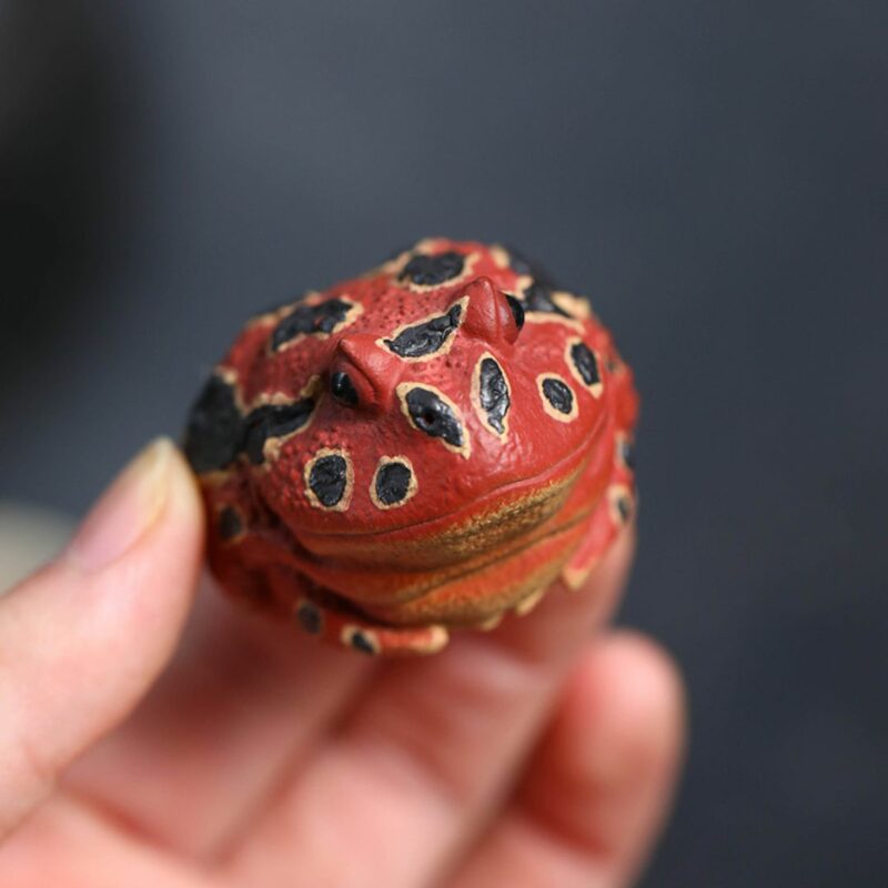 handmade-zisha-yixing-clay-horned-frog-tea-pet-4
