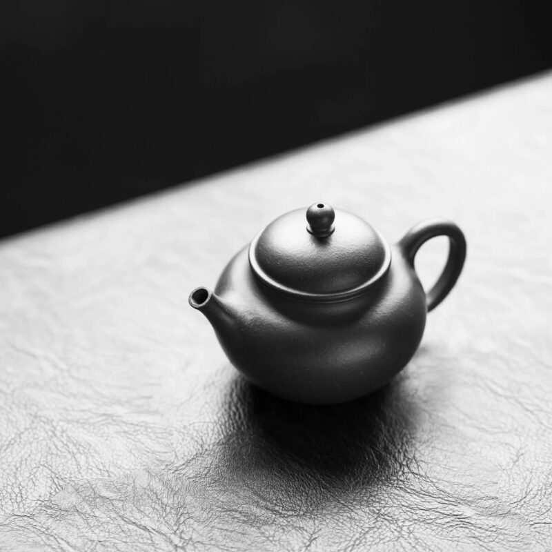 half-handmade-jiang-po-ni-duo-zhi-160ml-yixing-teapot-2