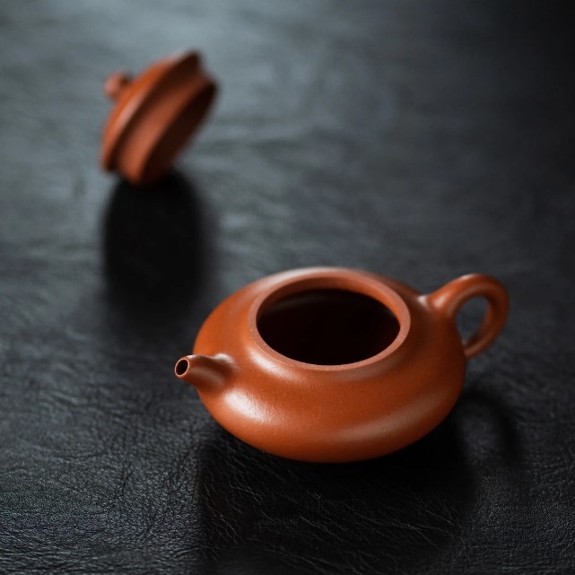 half-handmade-zhuni-mini-pan-hu-yixing-teapot-12