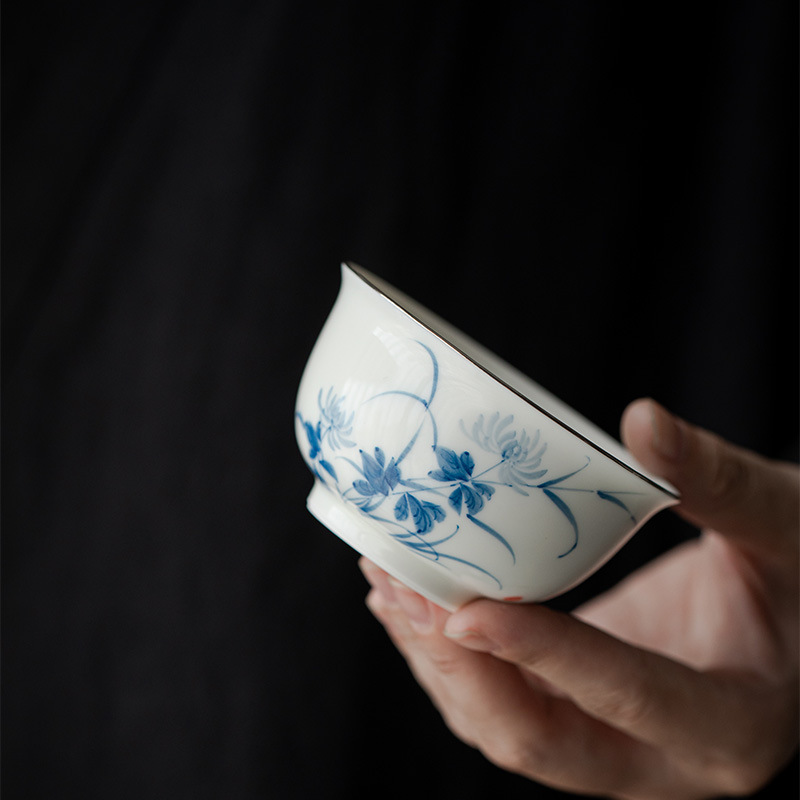 qinghua-ceramic-chrysanthemum-100ml-host-tea-cup-3