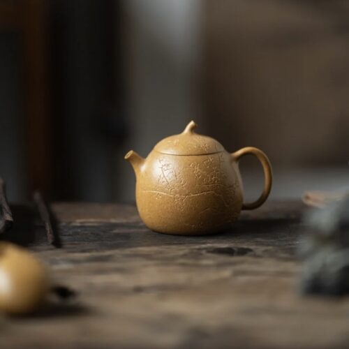 half-handmadecarved-decoration-golden-duanni-golden-melon-140ml-yixing-teapot-1