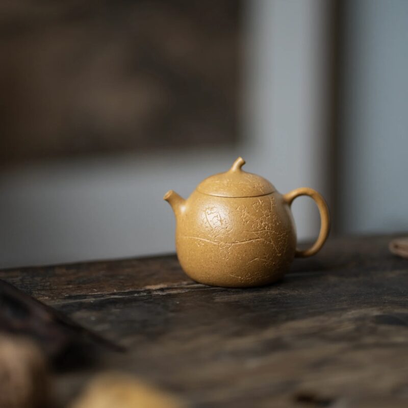 half-handmadecarved-decoration-golden-duanni-golden-melon-140ml-yixing-teapot-12