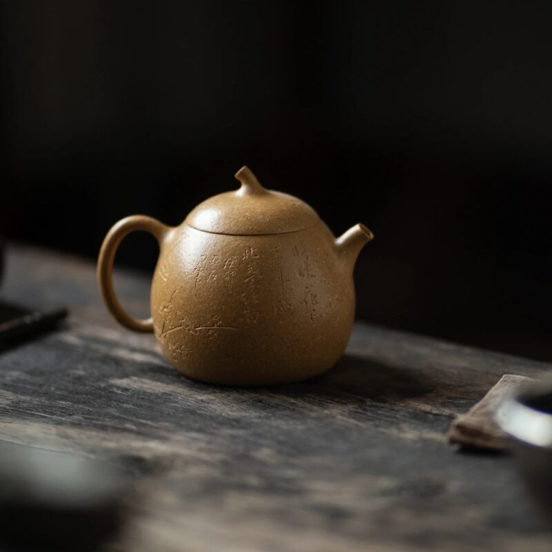 half-handmadecarved-decoration-golden-duanni-golden-melon-140ml-yixing-teapot-3