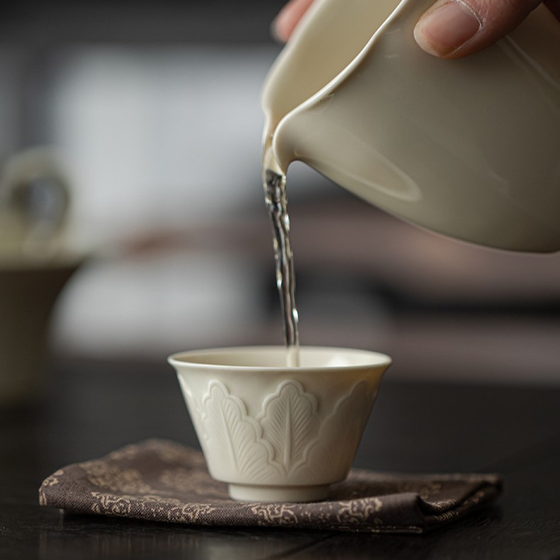 ding-ware-ceramic-banana-leaves-50ml-tea-cup-3