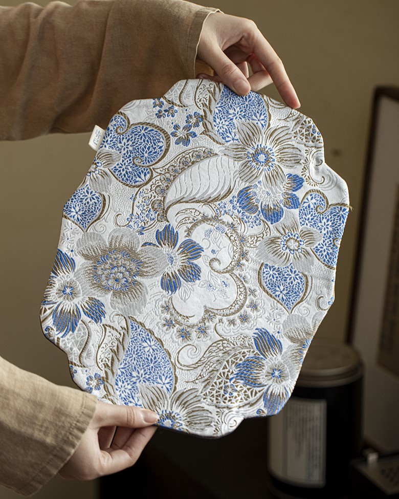 embroidered-fabric-begonia-shape-tea-mat-10