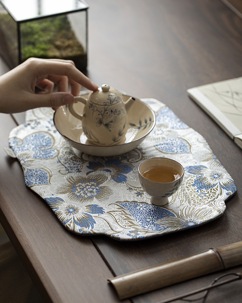 embroidered-fabric-begonia-shape-tea-mat-11