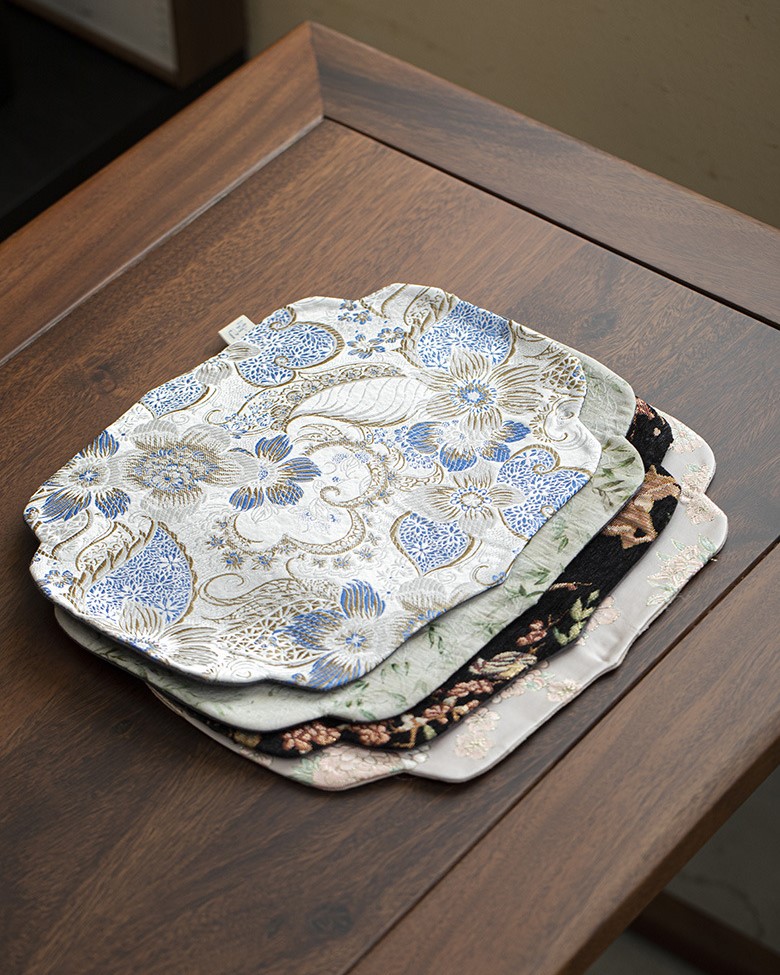 embroidered-fabric-begonia-shape-tea-mat-3