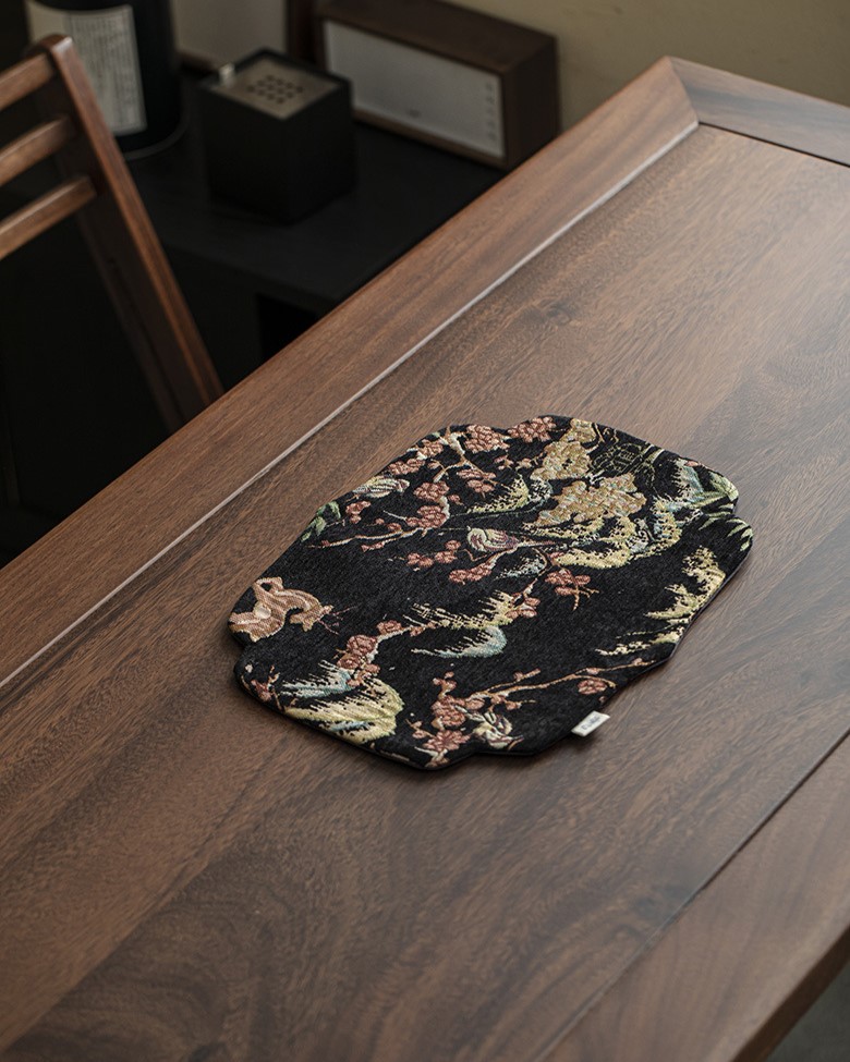 embroidered-fabric-begonia-shape-tea-mat-5