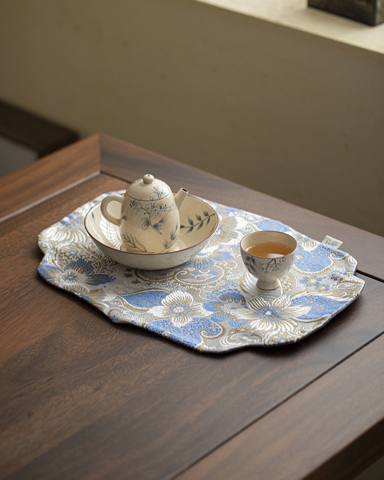 embroidered-fabric-begonia-shape-tea-mat-8