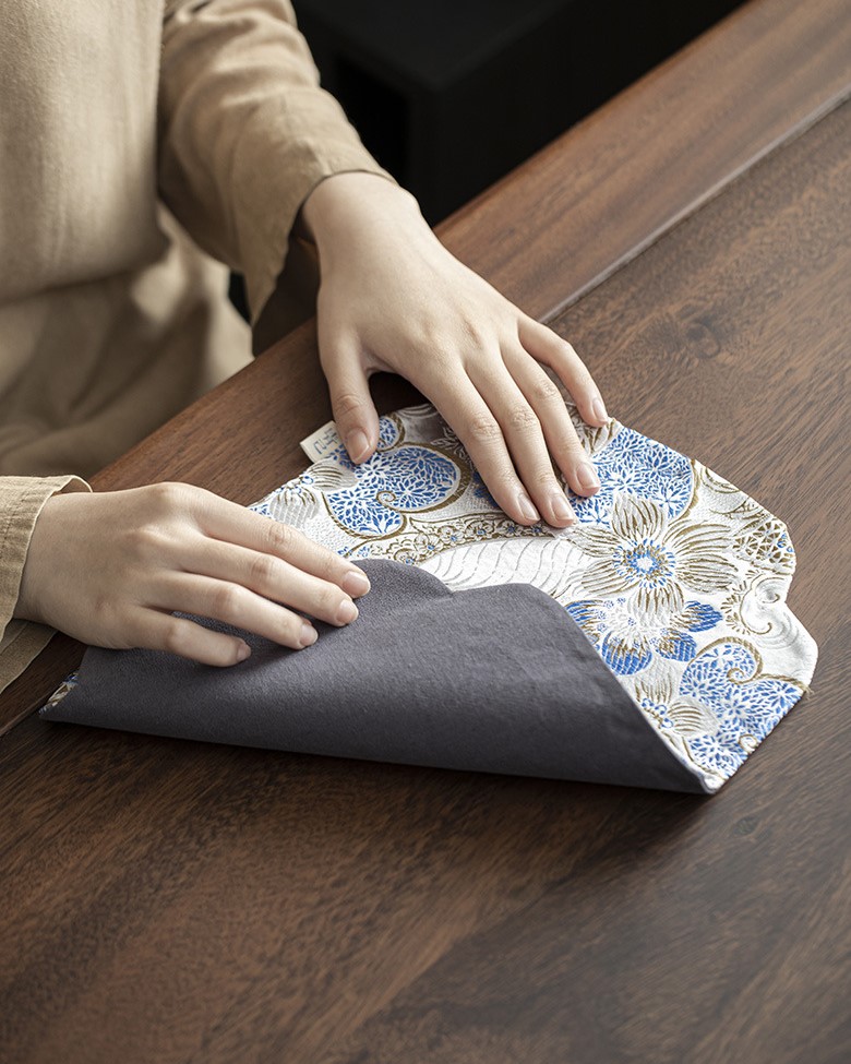 embroidered-fabric-begonia-shape-tea-mat-9