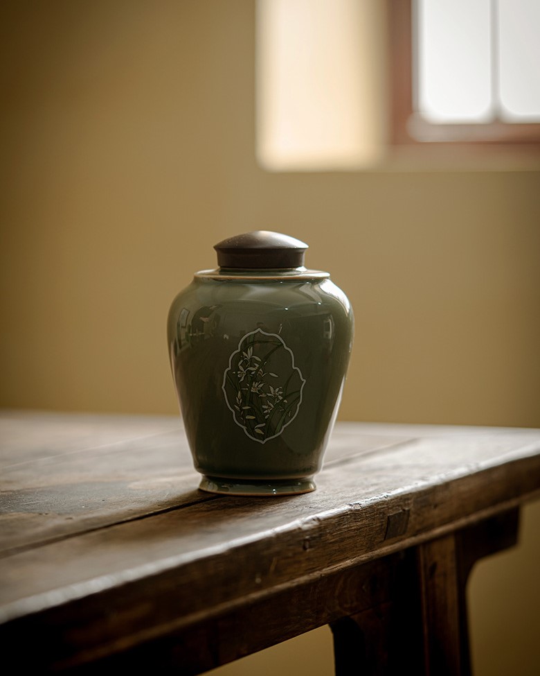 yue-ware-ceramic-lily-500ml-tea-jar-2
