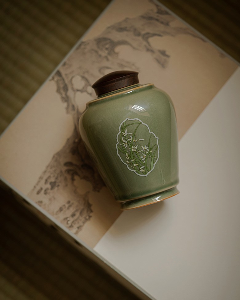 yue-ware-ceramic-lily-500ml-tea-jar-3