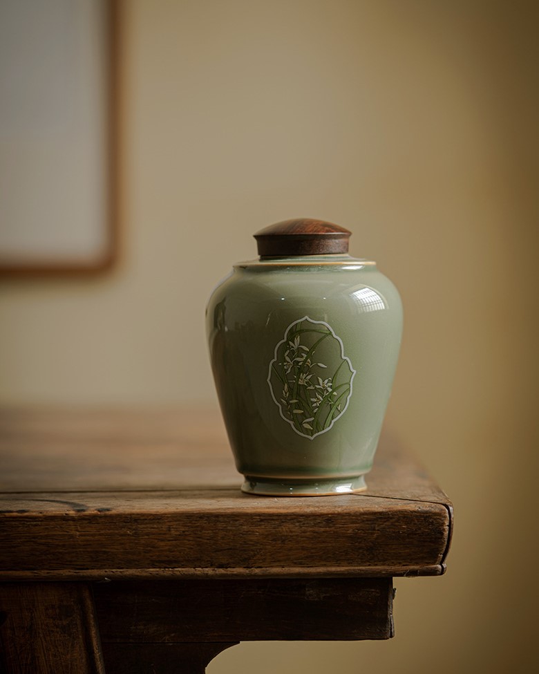 yue-ware-ceramic-lily-500ml-tea-jar-7