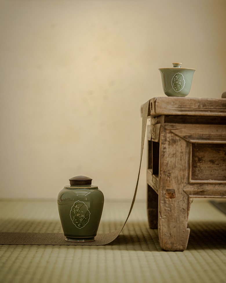 yue-ware-ceramic-lily-500ml-tea-jar-8