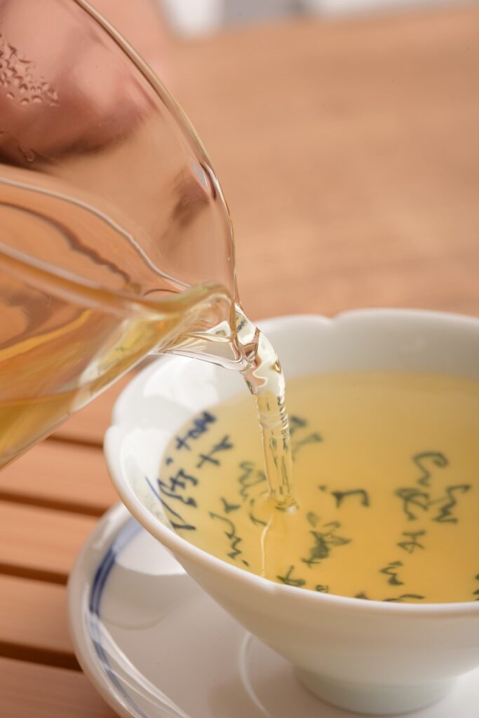 tea pouring into the cup